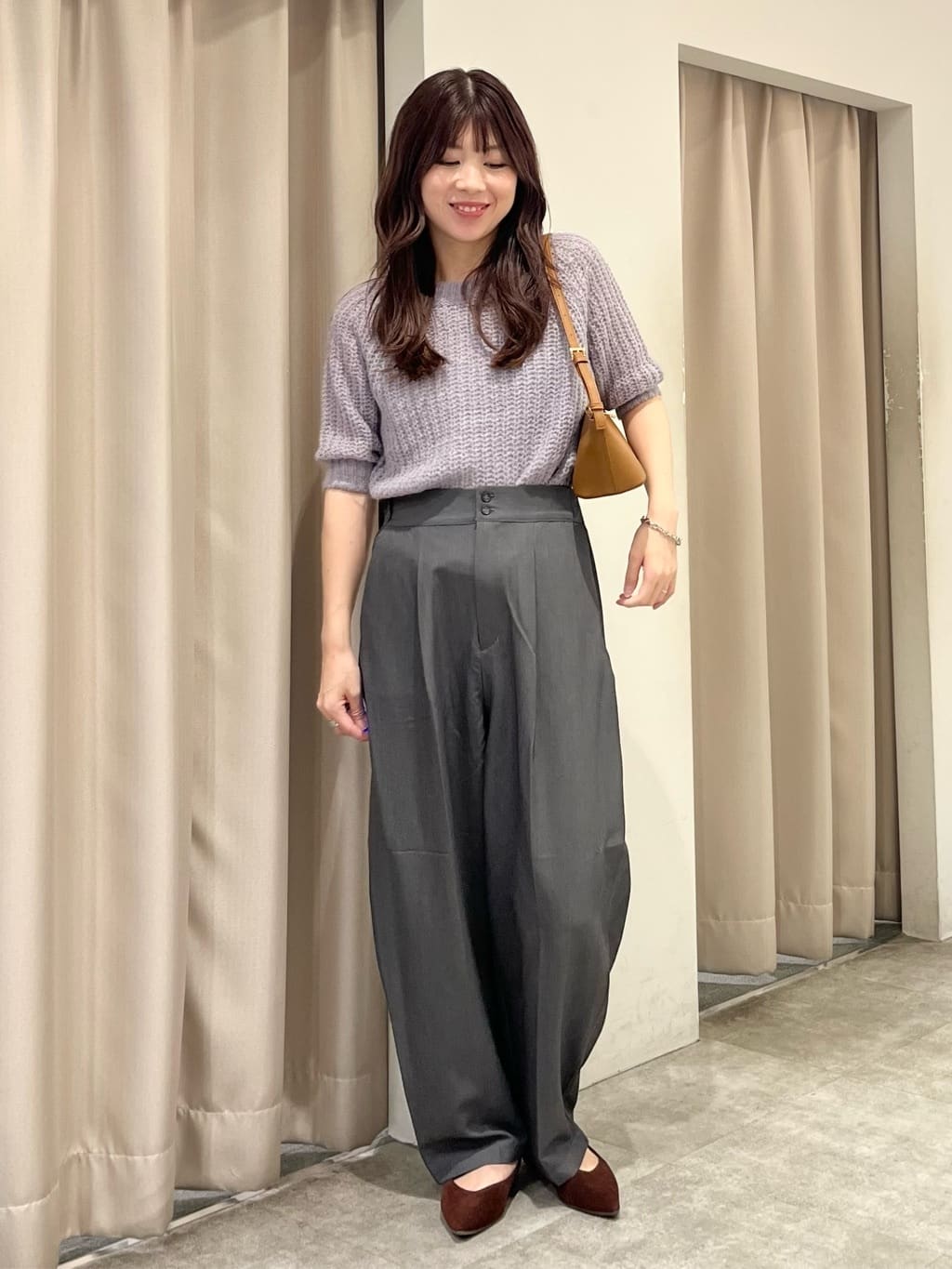 AMERICAN HOLICのモヘヤ風シアー半袖ニットトップスを使ったコーディネートを紹介します。｜Rakuten Fashion(楽天ファッション／旧楽天ブランドアベニュー)6210441