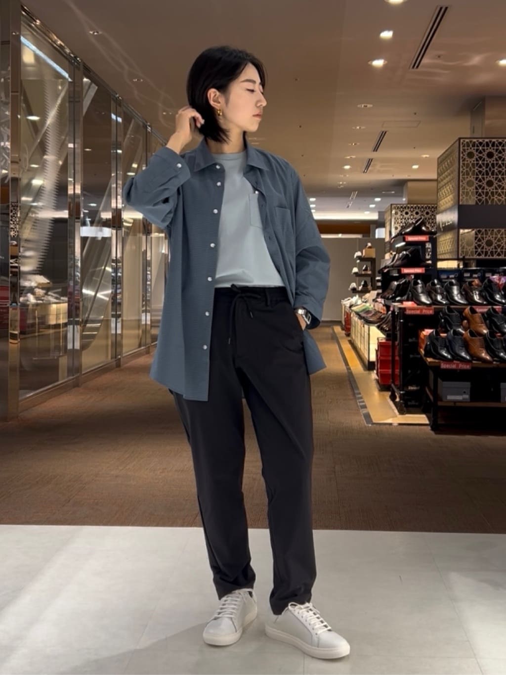 TAKEO KIKUCHIの【3Dナイロンストレッチ】スリムイージーパンツを使ったコーディネートを紹介します。｜Rakuten Fashion(楽天ファッション／旧楽天ブランドアベニュー)6213127