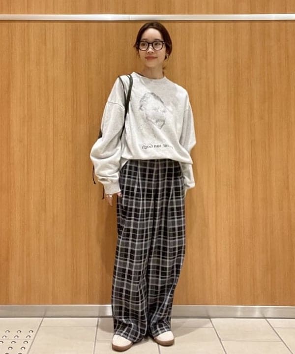 BEAMS HEARTのヴィンテージライク ポートレート スウェットを使ったコーディネートを紹介します。｜Rakuten Fashion(楽天ファッション／旧楽天ブランドアベニュー)6214126