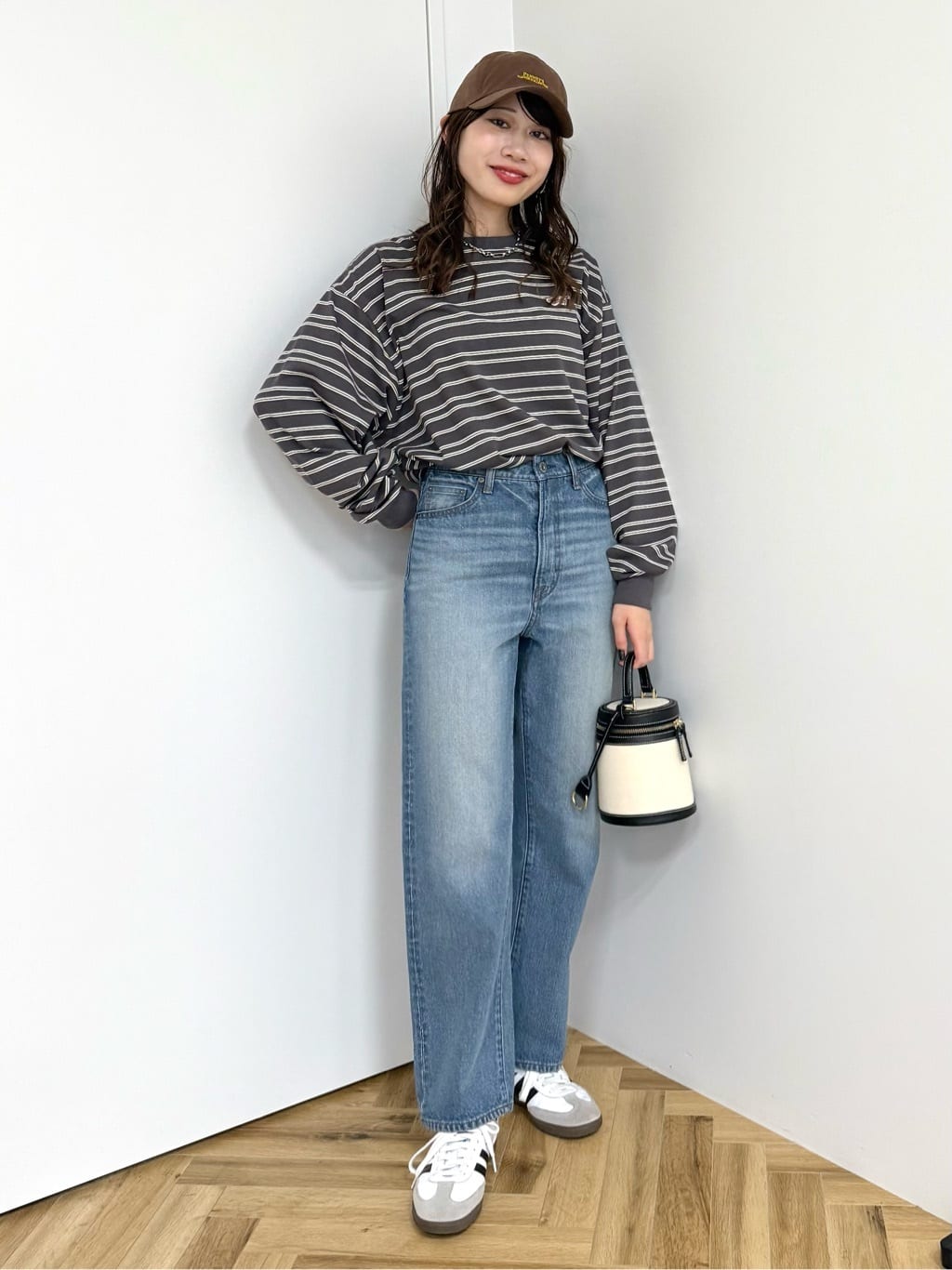 AMERICAN HOLICのPENNEY'S レトロボーダーロングTシャツを使ったコーディネートを紹介します。｜Rakuten Fashion(楽天ファッション／旧楽天ブランドアベニュー)6216136