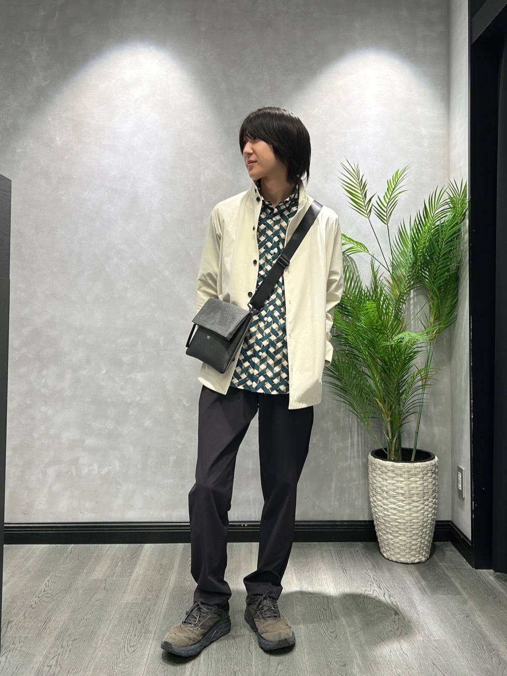 TAKEO KIKUCHIの【3D ナイロン ストレッチ】スタンドカラー シャツブルゾンを使ったコーディネートを紹介します。｜Rakuten Fashion(楽天ファッション／旧楽天ブランドアベニュー)6225336