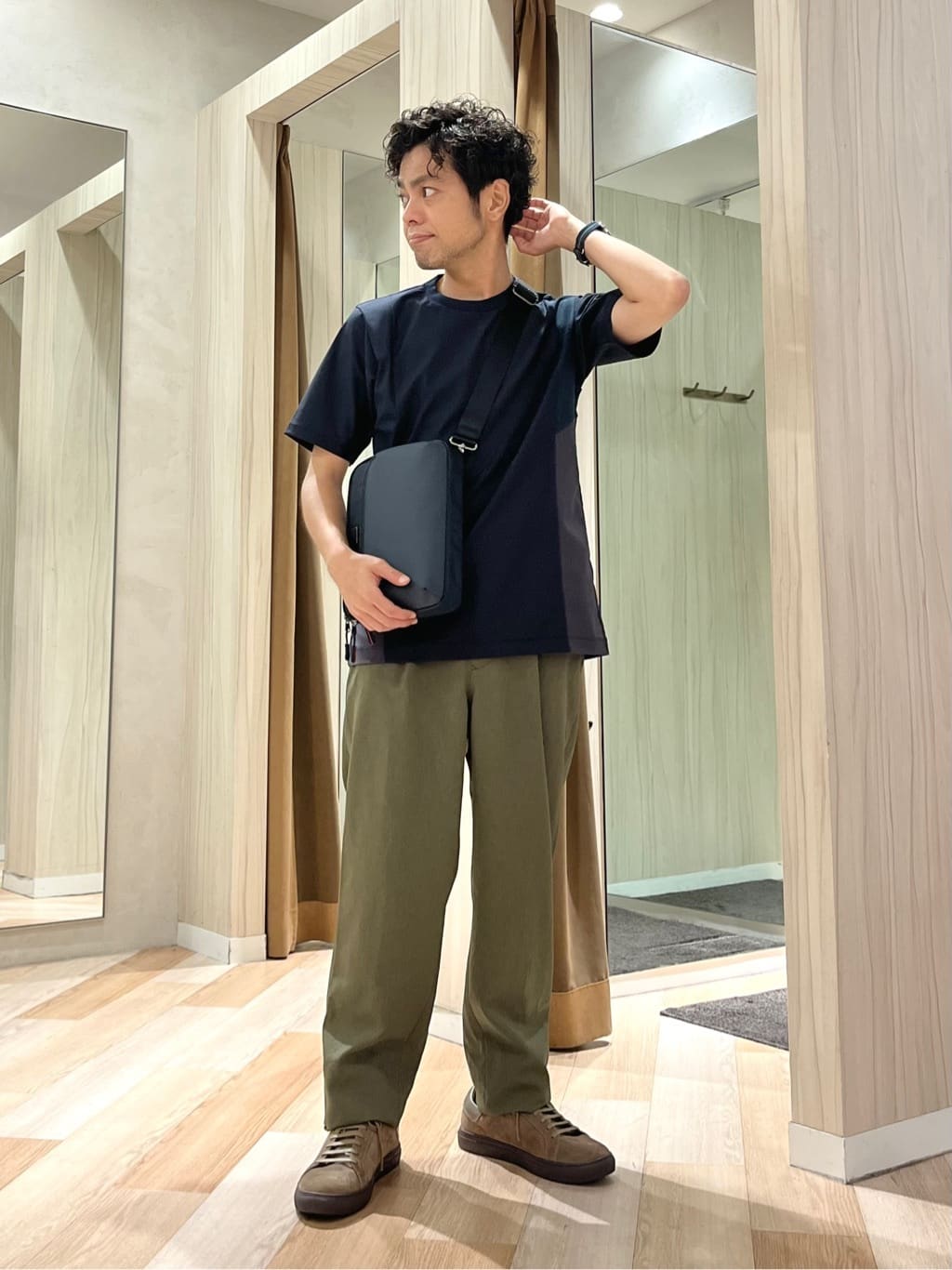 TAKEO KIKUCHIの【Sサイズ~】サイド切替え 半袖カットソーを使ったコーディネートを紹介します。｜Rakuten Fashion(楽天ファッション／旧楽天ブランドアベニュー)6228074