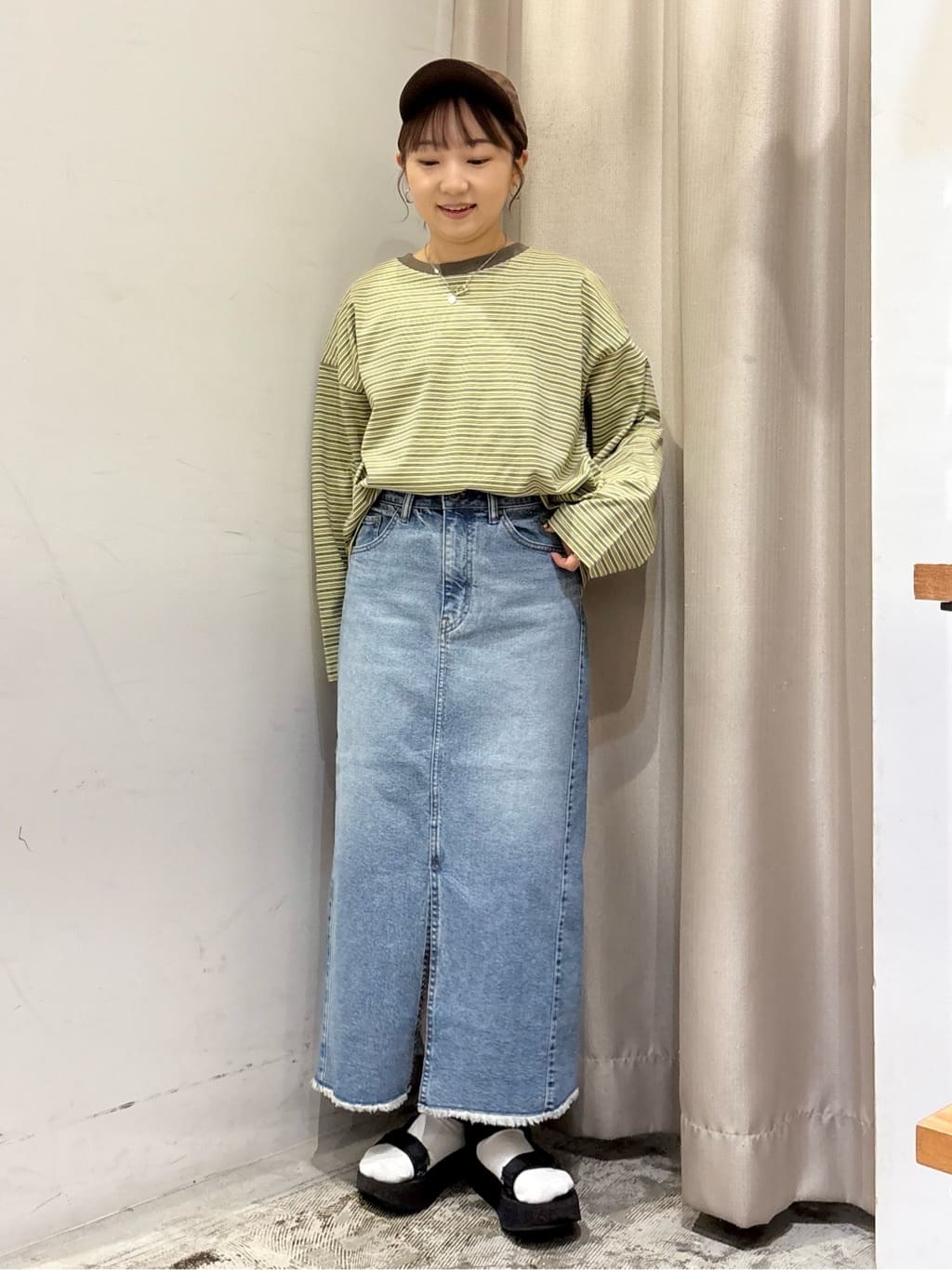 AMERICAN HOLICのカラーボーダークロップド丈プルオーバーを使ったコーディネートを紹介します。｜Rakuten Fashion(楽天ファッション／旧楽天ブランドアベニュー)6230144