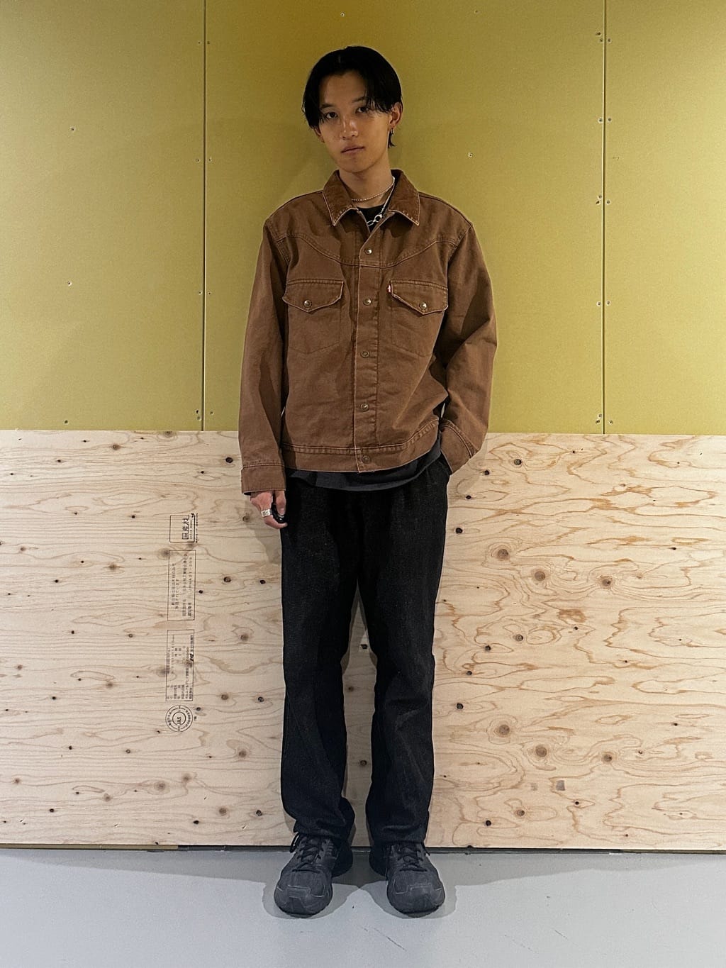 Levi'sのPREMIUM BLACK DENIM SLACKSを使ったコーディネート | Rakuten