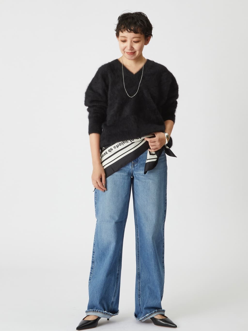 1er ArrondissementのFOXカシミアVネックプルオーバーを使ったコーディネートを紹介します。｜Rakuten Fashion(楽天ファッション／旧楽天ブランドアベニュー)6230860