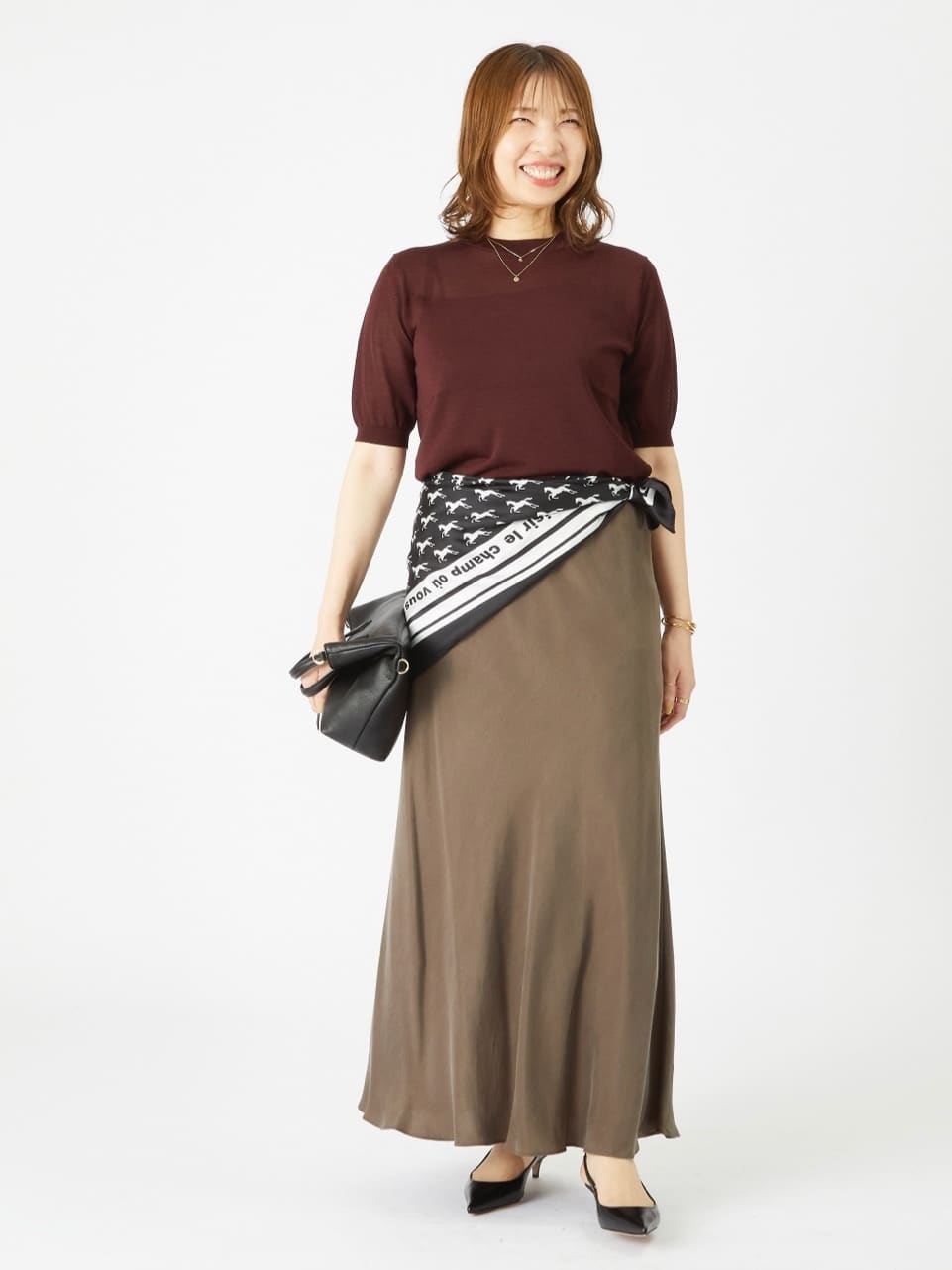 1er Arrondissementのアセテートウールショートスリーブニットを使ったコーディネートを紹介します。｜Rakuten Fashion(楽天ファッション／旧楽天ブランドアベニュー)6230538