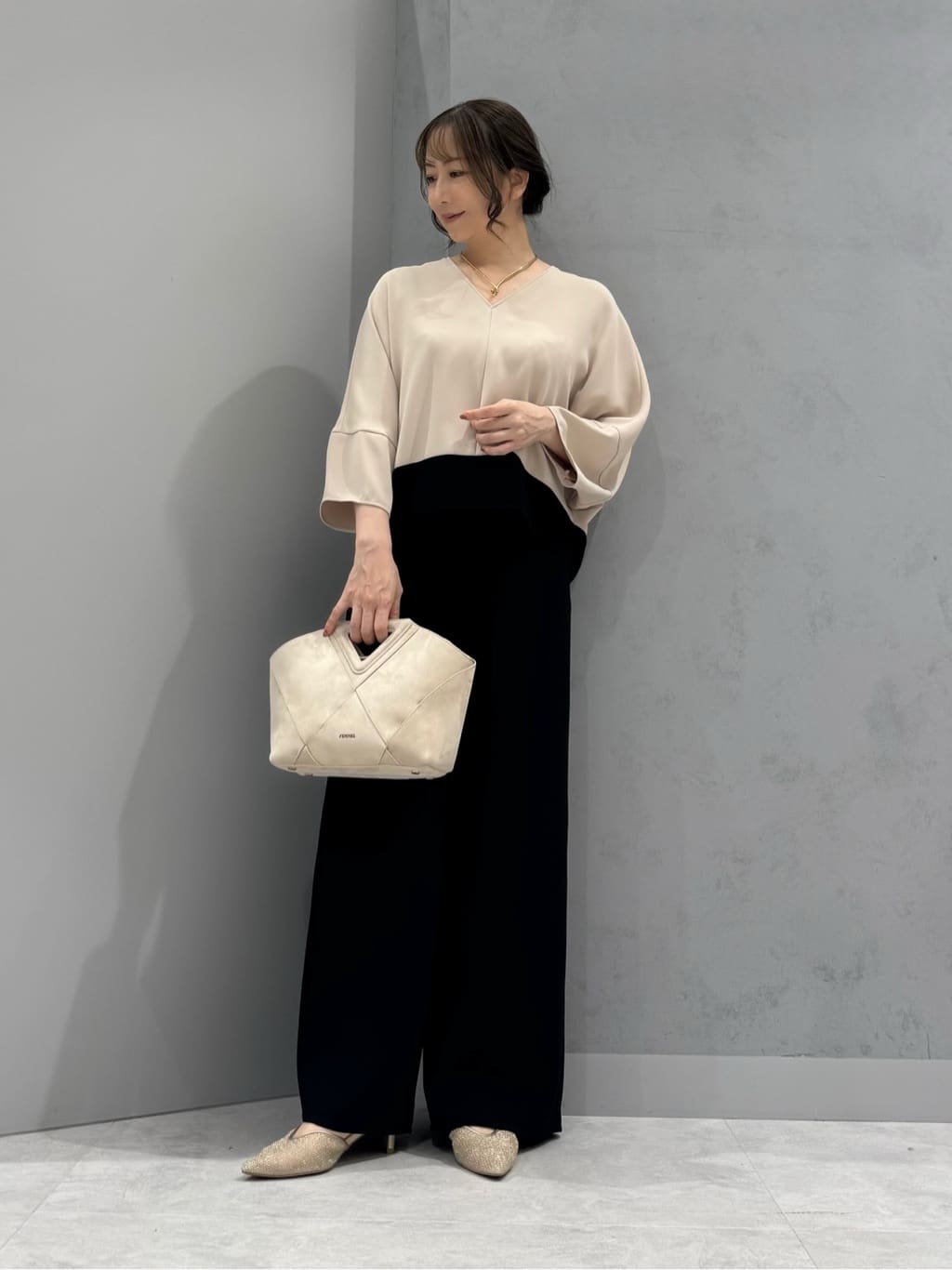 VinのダブルクロスVネック配色プルオーバーを使ったコーディネートを紹介します。｜Rakuten Fashion(楽天ファッション／旧楽天ブランドアベニュー)6231917