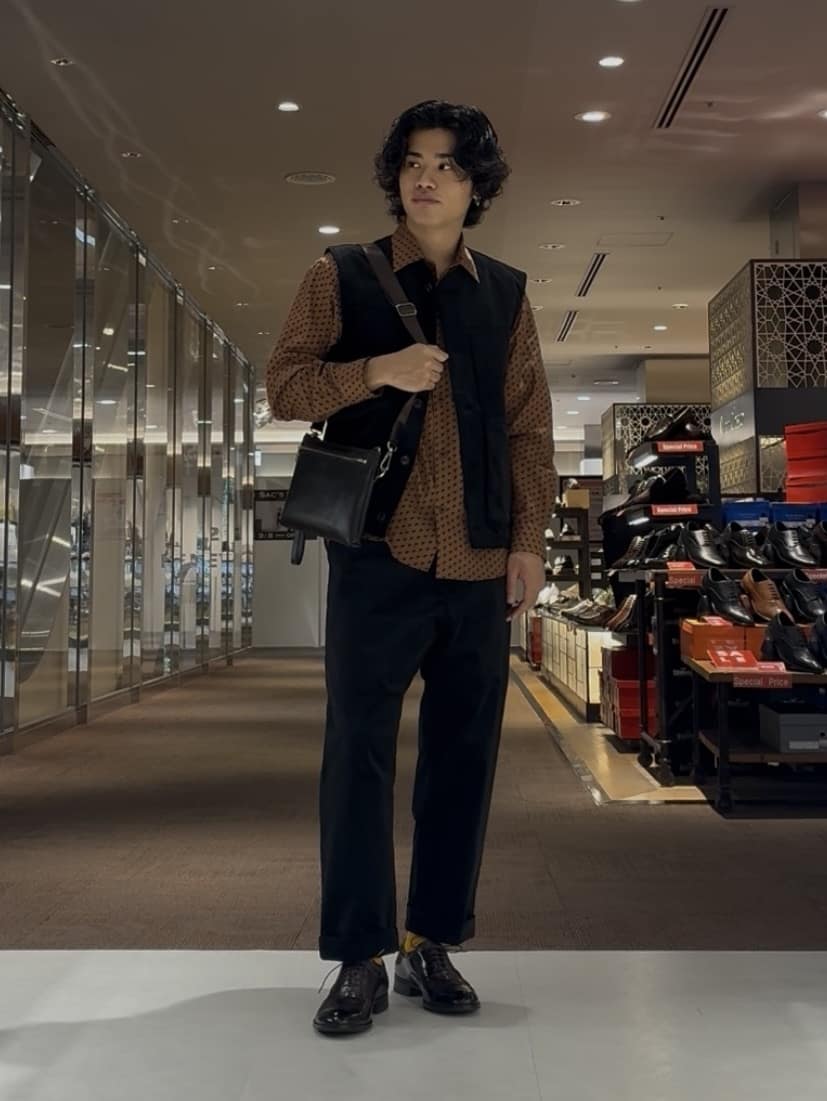 TAKEO KIKUCHIのアニリンレザー 2WAYクラッチを使ったコーディネートを紹介します。｜Rakuten Fashion(楽天ファッション／旧楽天ブランドアベニュー)6232415