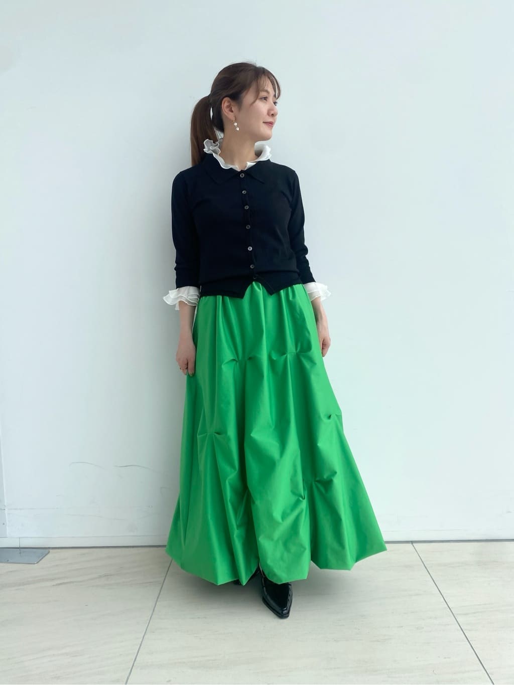 Vinのフリル付きポロ襟カーディガンを使ったコーディネートを紹介します。｜Rakuten Fashion(楽天ファッション／旧楽天ブランドアベニュー)6235977