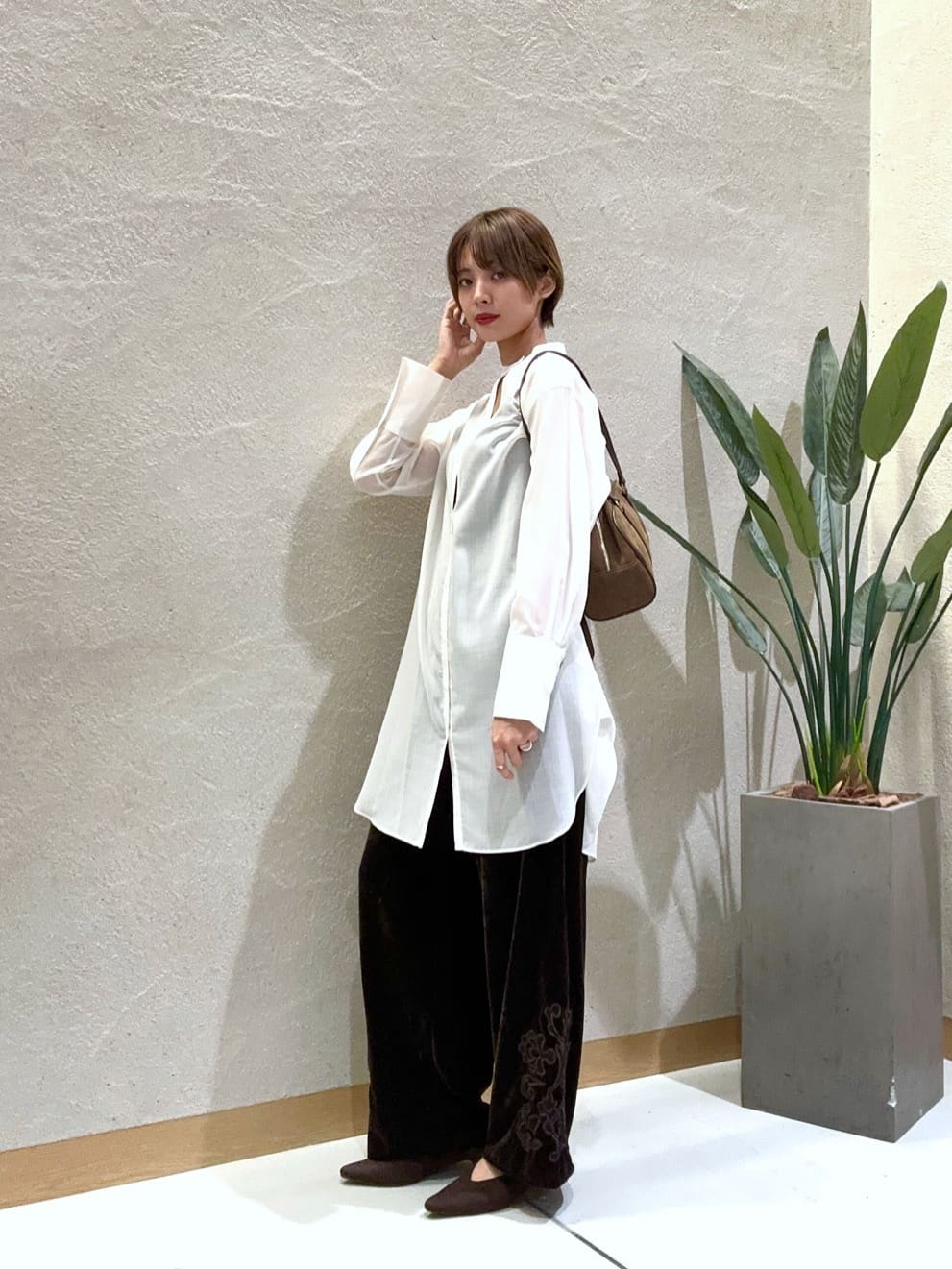 Vinのレース刺繍ベロアワイドパンツを使ったコーディネートを紹介します。｜Rakuten Fashion(楽天ファッション／旧楽天ブランドアベニュー)6236287