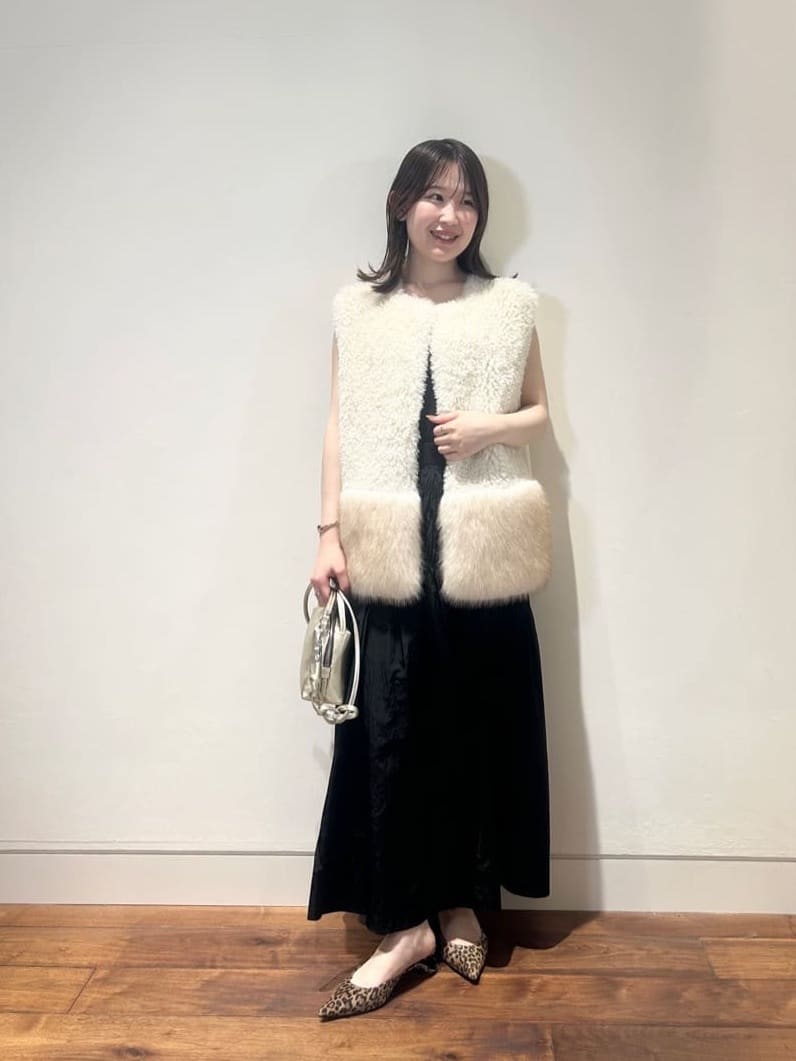 allurevilleのナイロンタフタシャーリングスカートを使ったコーディネートを紹介します。｜Rakuten Fashion(楽天ファッション／旧楽天ブランドアベニュー)6236807