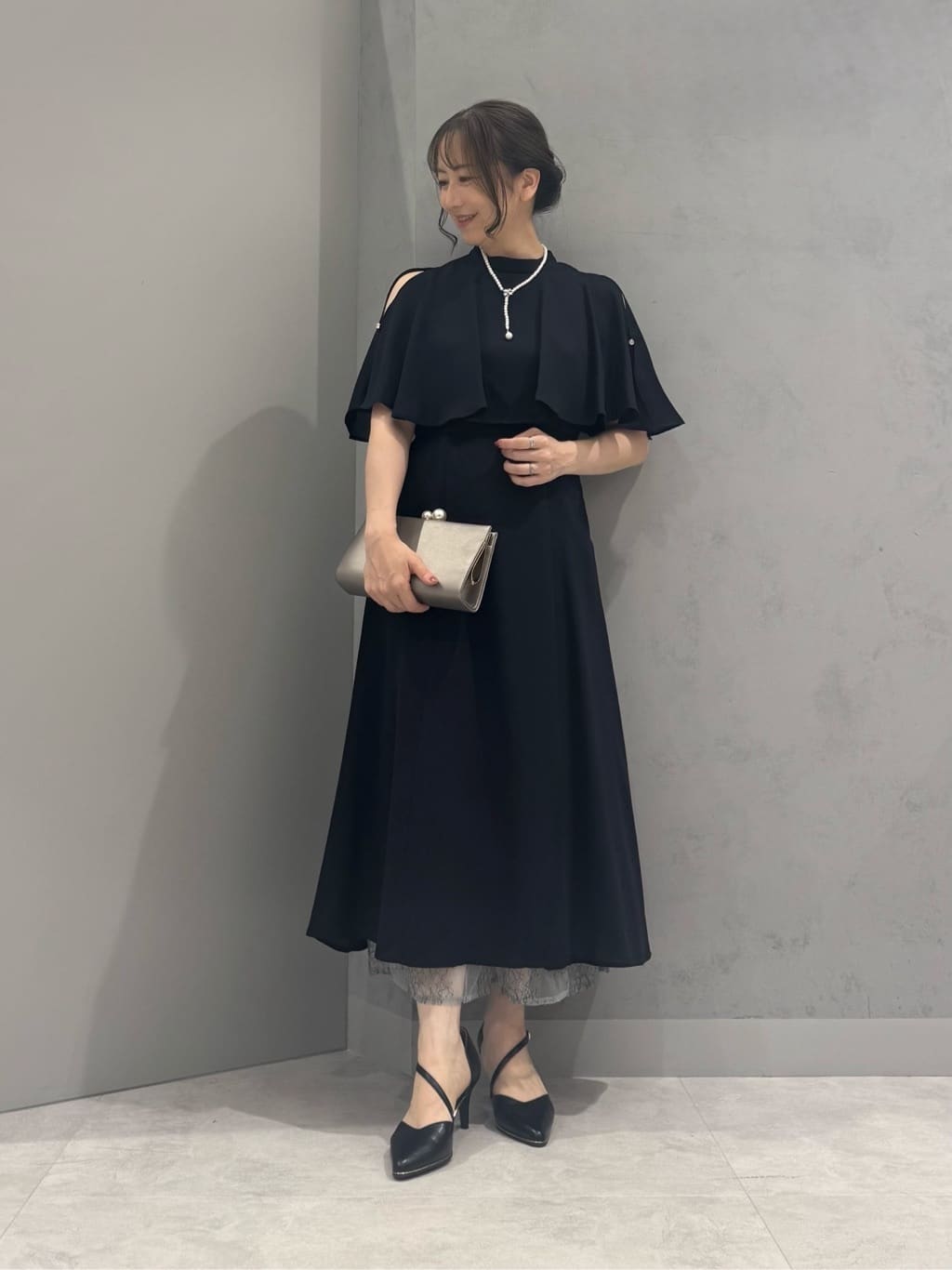 Vinのフリルショルダーカットオールインワンを使ったコーディネートを紹介します。｜Rakuten Fashion(楽天ファッション／旧楽天ブランドアベニュー)6237745