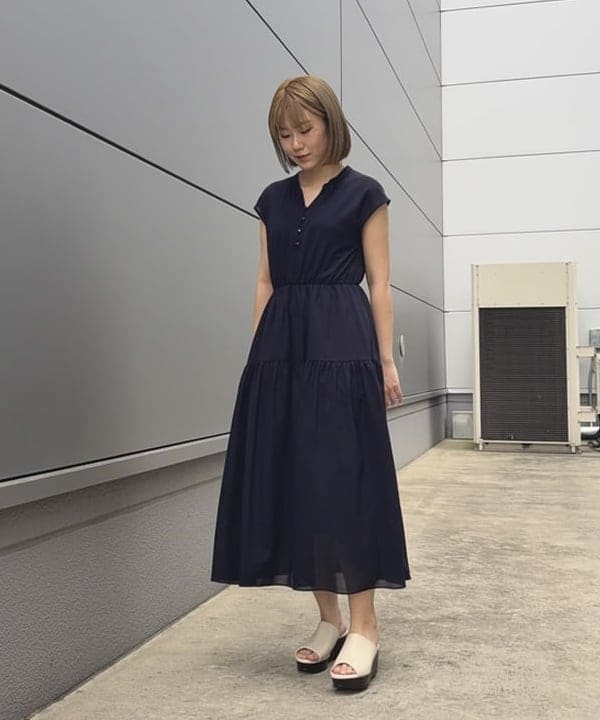 BEAMS HEARTの【秋まで使える】【洗濯機洗い可】スキッパー ティアード ワンピース 25AW フレンチスリーブ 秋色を使ったコーディネートを紹介します。｜Rakuten Fashion(楽天ファッション／旧楽天ブランドアベニュー)6241483