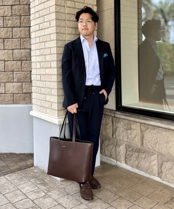 BEAMS HEARTのBEAMS HEART ビームスハート リバーシブル トートバッグ メンズ ｜ A4対応 ポーチ付き 軽量 合皮 ｜ ビジネスバッグ カジュアル オンオフ兼用 黒 茶色 紺を使ったコーディネートを紹介します。｜Rakuten Fashion(楽天ファッション／旧楽天ブランドアベニュー)6241388