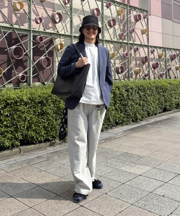 BEAMS HEARTのBEAMS HEART ビームスハート リバーシブル トートバッグ メンズ ｜ A4対応 ポーチ付き 軽量 合皮 ｜ ビジネスバッグ カジュアル オンオフ兼用 黒 茶色 紺を使ったコーディネートを紹介します。｜Rakuten Fashion(楽天ファッション／旧楽天ブランドアベニュー)6241600