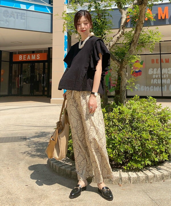 BEAMS HEARTのリーフプリント イージー パンツを使ったコーディネートを紹介します。｜Rakuten Fashion(楽天ファッション／旧楽天ブランドアベニュー)6241636