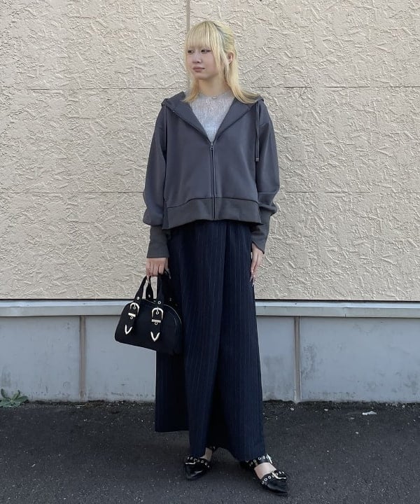 BEAMS HEARTの【秋まで使える】シャイニー シアー プルオーバー 25AW カットソー 長袖 レイヤードを使ったコーディネートを紹介します。｜Rakuten Fashion(楽天ファッション／旧楽天ブランドアベニュー)6242014