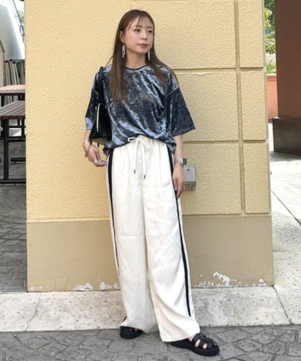 BEAMS HEARTの刺繍ロゴ ベロア Tシャツを使ったコーディネートを紹介します。｜Rakuten Fashion(楽天ファッション／旧楽天ブランドアベニュー)6241917