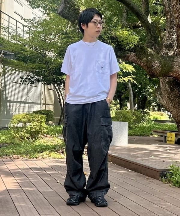 BEAMS MENのワイド デニム カーゴパンツを使ったコーディネートを紹介します。｜Rakuten Fashion(楽天ファッション／旧楽天ブランドアベニュー)6242347