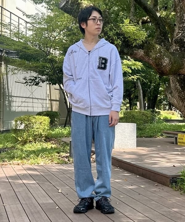 BEAMS HEARTのレタードワッペン ジップ パーカーを使ったコーディネートを紹介します。｜Rakuten Fashion(楽天ファッション／旧楽天ブランドアベニュー)6242350