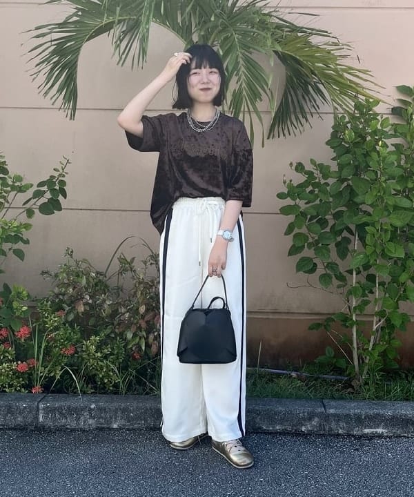 BEAMS HEARTの刺繍ロゴ ベロア Tシャツを使ったコーディネートを紹介します。｜Rakuten Fashion(楽天ファッション／旧楽天ブランドアベニュー)6242379