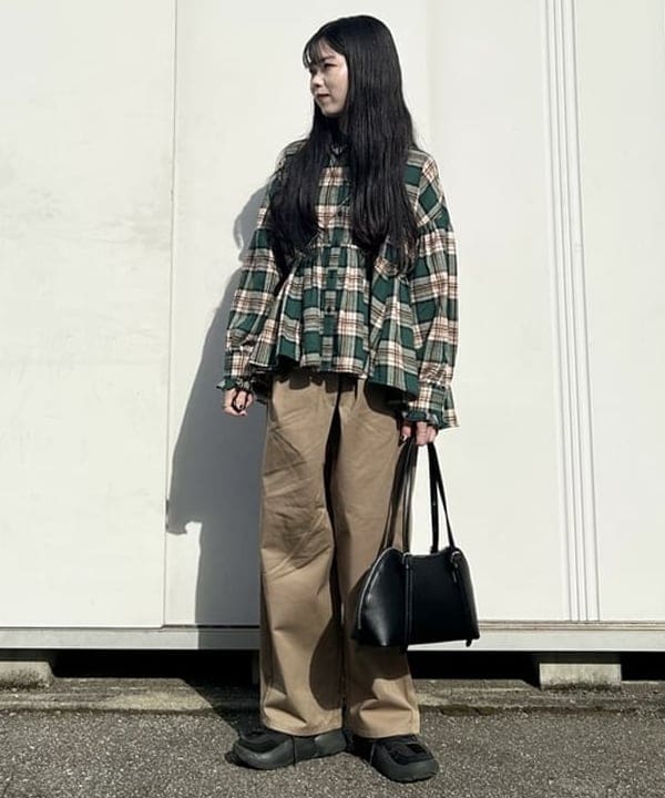 BEAMS HEARTの切替 フレア チェック シャツを使ったコーディネートを紹介します。｜Rakuten Fashion(楽天ファッション／旧楽天ブランドアベニュー)6242915