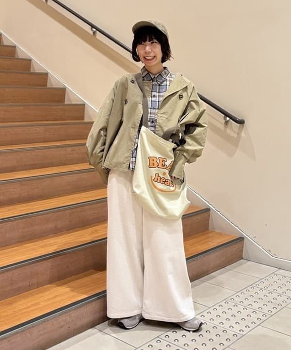 BEAMS HEARTの後ろ フレア ノーカラー ブルゾンを使ったコーディネートを紹介します。｜Rakuten Fashion(楽天ファッション／旧楽天ブランドアベニュー)6242968