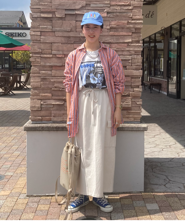 BEAMS HEARTのカットデニム ロングスカートを使ったコーディネートを紹介します。｜Rakuten Fashion(楽天ファッション／旧楽天ブランドアベニュー)6243351