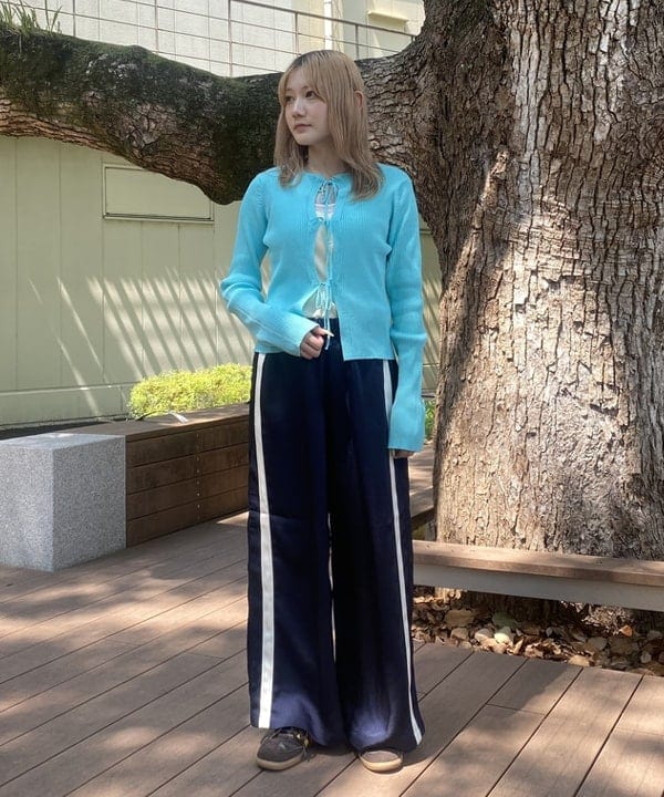 BEAMS WOMENのサテン ライン トラックパンツを使ったコーディネートを紹介します。｜Rakuten Fashion(楽天ファッション／旧楽天ブランドアベニュー)6243666