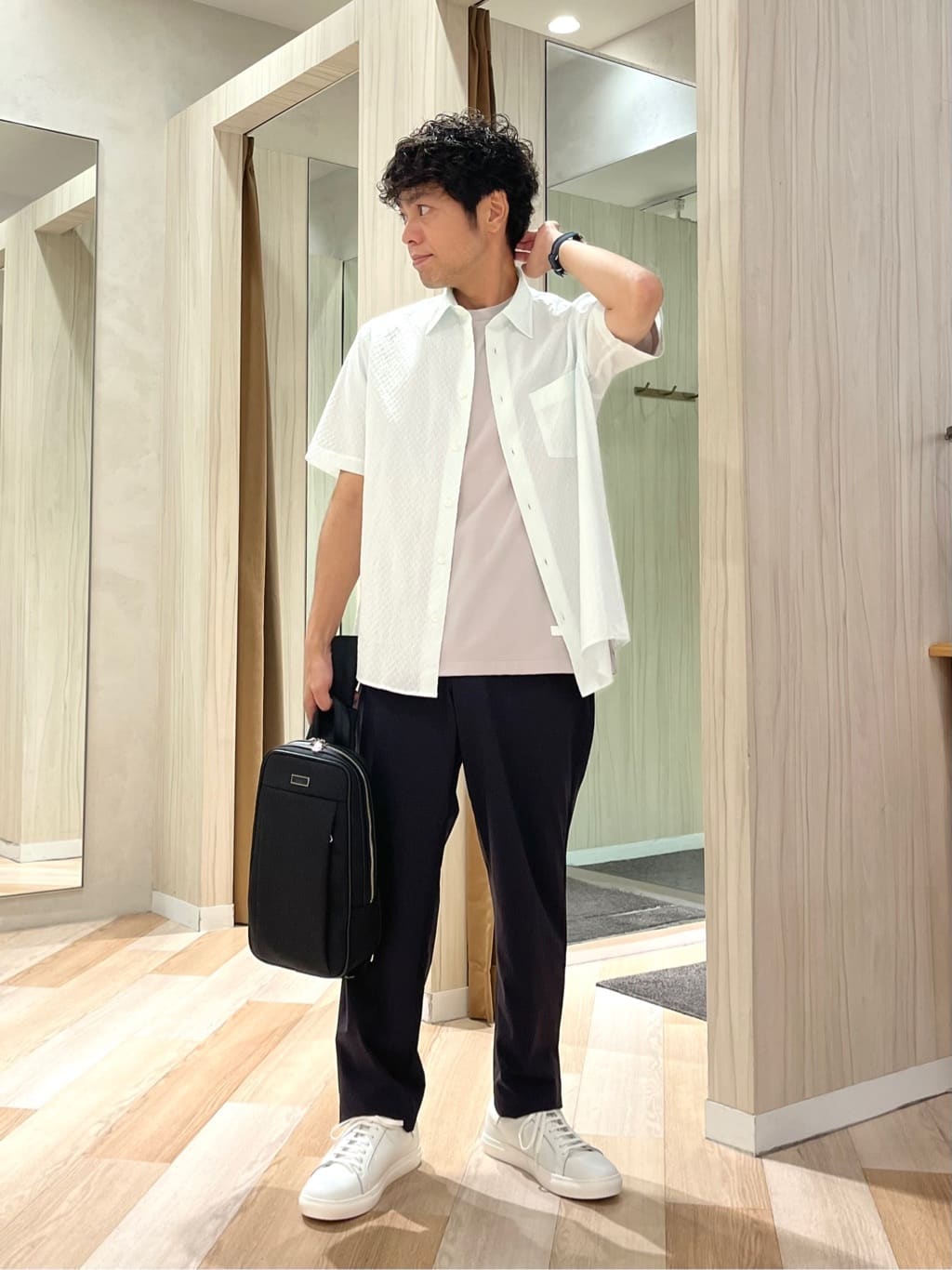 TAKEO KIKUCHIの【3Dナイロンストレッチ】スリムイージーパンツを使ったコーディネートを紹介します。｜Rakuten Fashion(楽天ファッション／旧楽天ブランドアベニュー)6246551