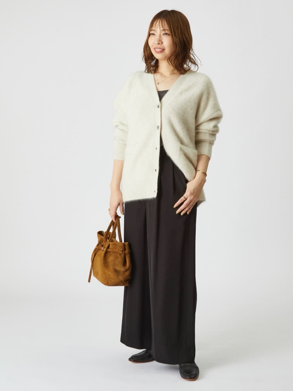 1er Arrondissementの【新型】サテンキャミソールを使ったコーディネートを紹介します。｜Rakuten Fashion(楽天ファッション／旧楽天ブランドアベニュー)6246638