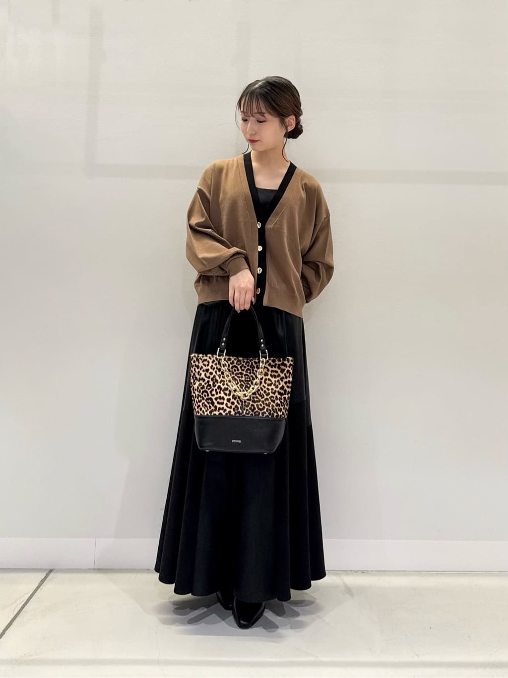 Vinのジゴスリーブ配色カーディガンを使ったコーディネートを紹介します。｜Rakuten Fashion(楽天ファッション／旧楽天ブランドアベニュー)6246654