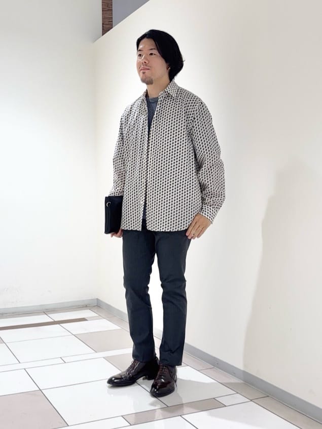 TAKEO KIKUCHIのボーラーハット柄 長袖シャツを使ったコーディネートを紹介します。｜Rakuten Fashion(楽天ファッション／旧楽天ブランドアベニュー)6246864