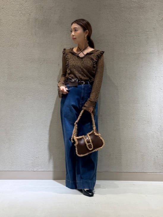 Vinのレースフリルプルオーバーブラウスを使ったコーディネートを紹介します。｜Rakuten Fashion(楽天ファッション／旧楽天ブランドアベニュー)6248846