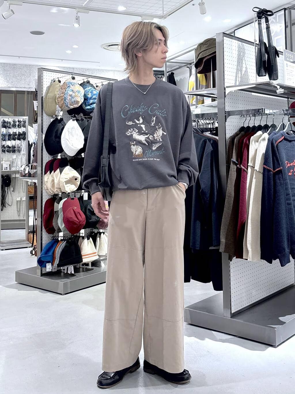 LAKOLEのキャット裏毛プルオーバーを使ったコーディネートを紹介します。｜Rakuten Fashion(楽天ファッション／旧楽天ブランドアベニュー)6250130