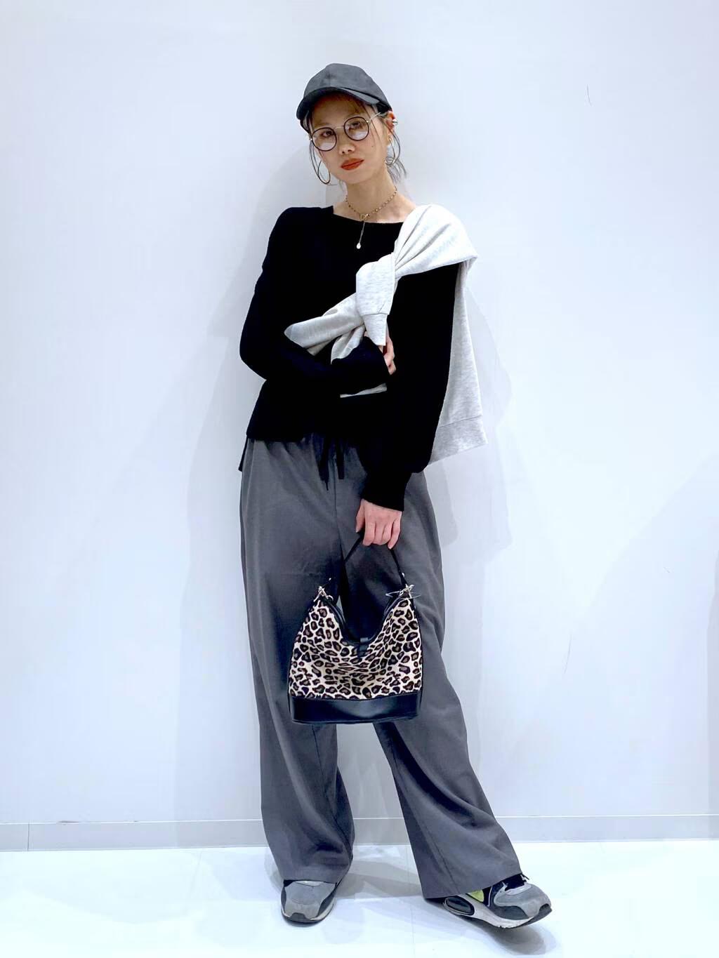 LAKOLEのキャット裏毛プルオーバーを使ったコーディネートを紹介します。｜Rakuten Fashion(楽天ファッション／旧楽天ブランドアベニュー)6250187