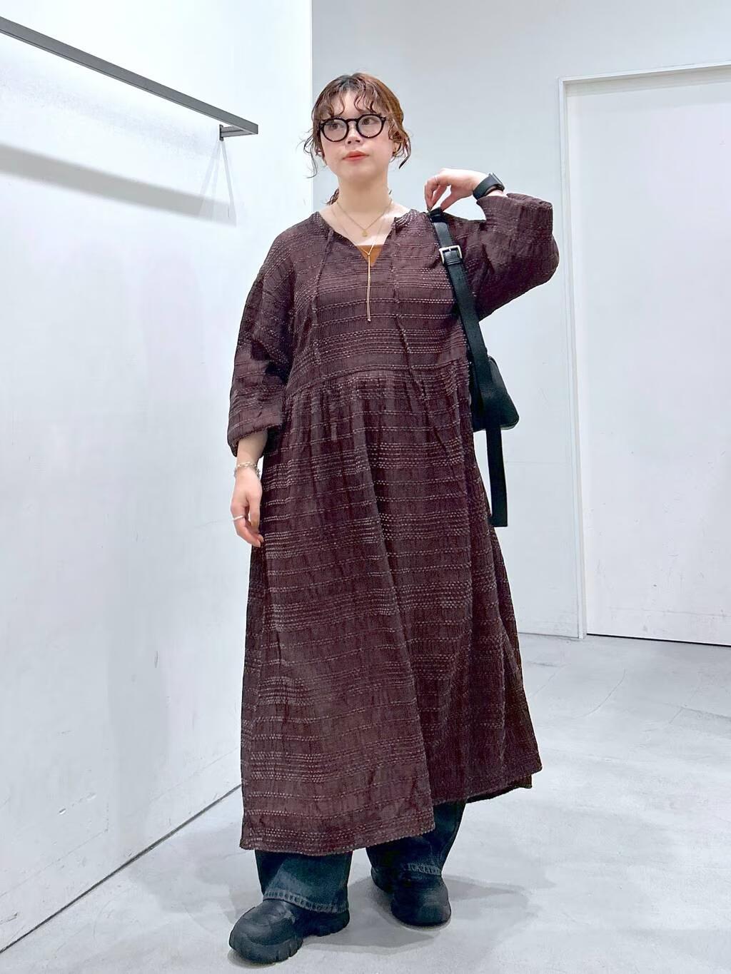 LAKOLEのモールストライプカフタンワンピースを使ったコーディネートを紹介します。｜Rakuten Fashion(楽天ファッション／旧楽天ブランドアベニュー)6250164