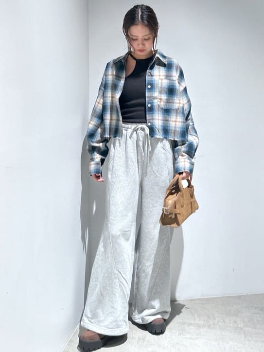AZUL by moussyのフェイクスエードバッグを使ったコーディネートを紹介します。｜Rakuten Fashion(楽天ファッション／旧楽天ブランドアベニュー)6258889