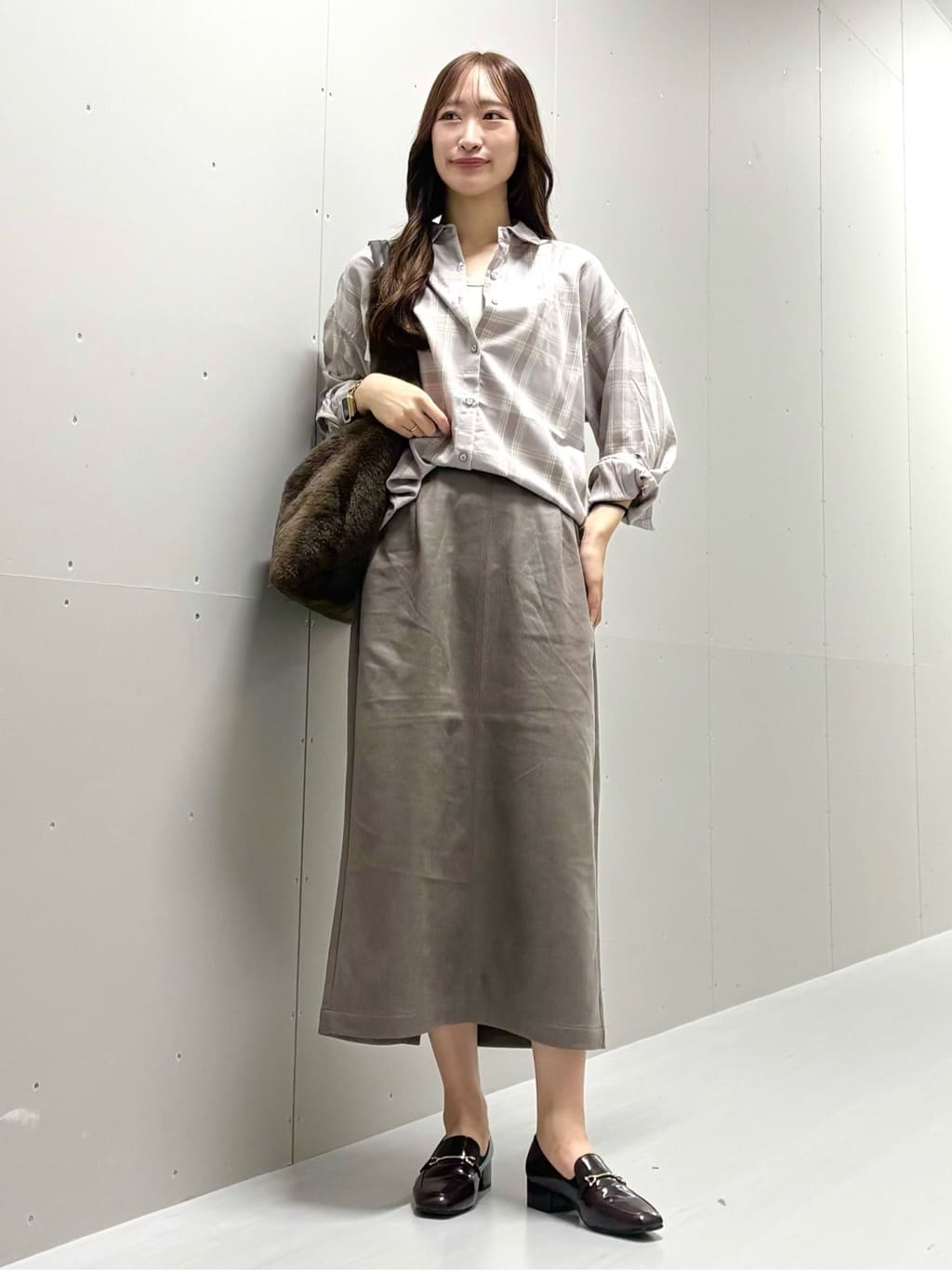 AMERICAN HOLICのフェイクレザーダンボールスカートを使ったコーディネートを紹介します。｜Rakuten Fashion(楽天ファッション／旧楽天ブランドアベニュー)6259317