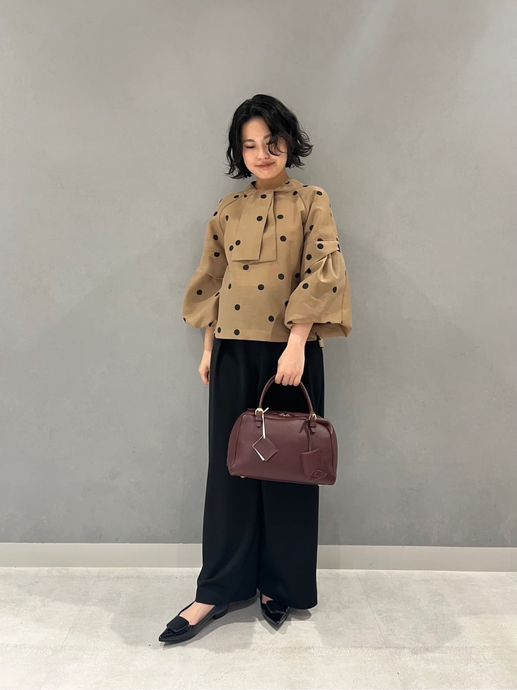 Vinのボウタイドットブラウスを使ったコーディネートを紹介します。｜Rakuten Fashion(楽天ファッション／旧楽天ブランドアベニュー)6259417