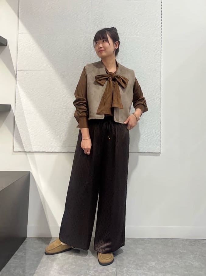 Vinのリバーシブルフェイクファーベストを使ったコーディネートを紹介します。｜Rakuten Fashion(楽天ファッション／旧楽天ブランドアベニュー)6259456