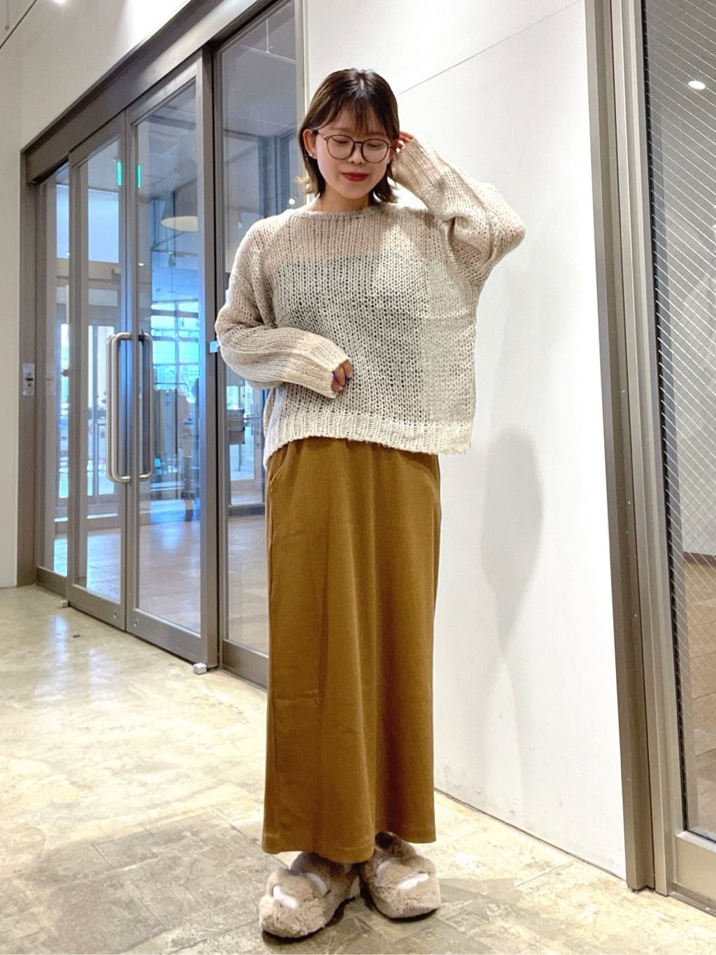 AMERICAN HOLICのモヘアライク配色ニットプルオーバーを使ったコーディネートを紹介します。｜Rakuten Fashion(楽天ファッション／旧楽天ブランドアベニュー)6260362
