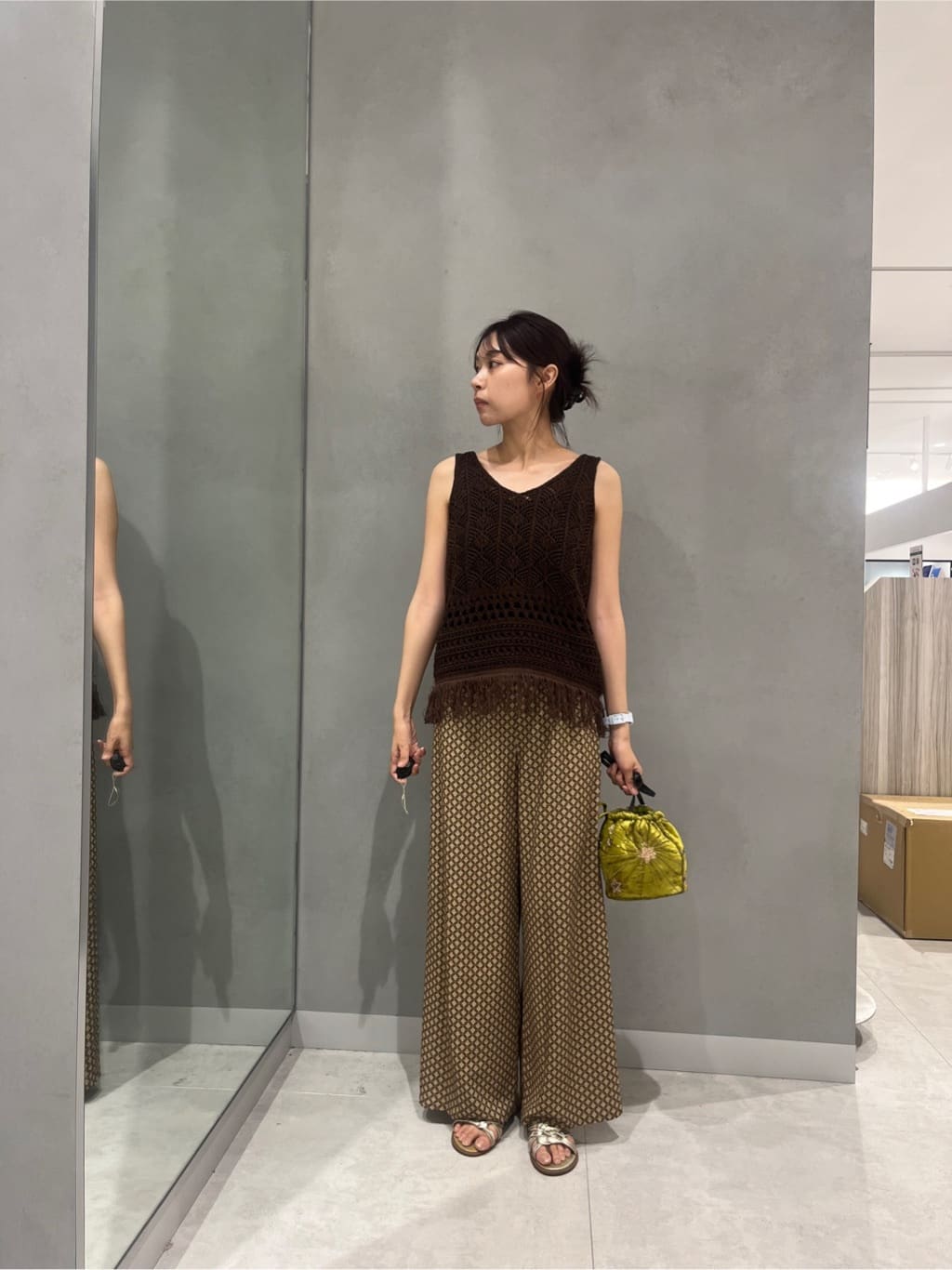 Vinのエスニック調ストレートイージーパンツを使ったコーディネートを紹介します。｜Rakuten Fashion(楽天ファッション／旧楽天ブランドアベニュー)6260206