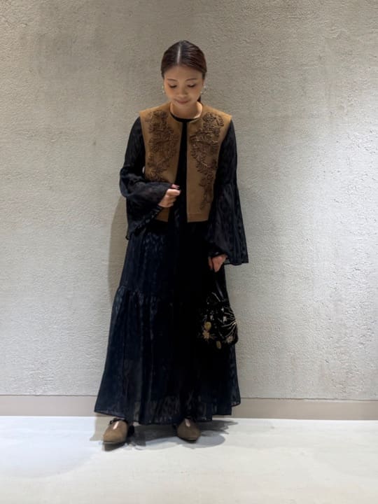 Vinのフェイクスウェード刺繍ベストを使ったコーディネートを紹介します。｜Rakuten Fashion(楽天ファッション／旧楽天ブランドアベニュー)6260557