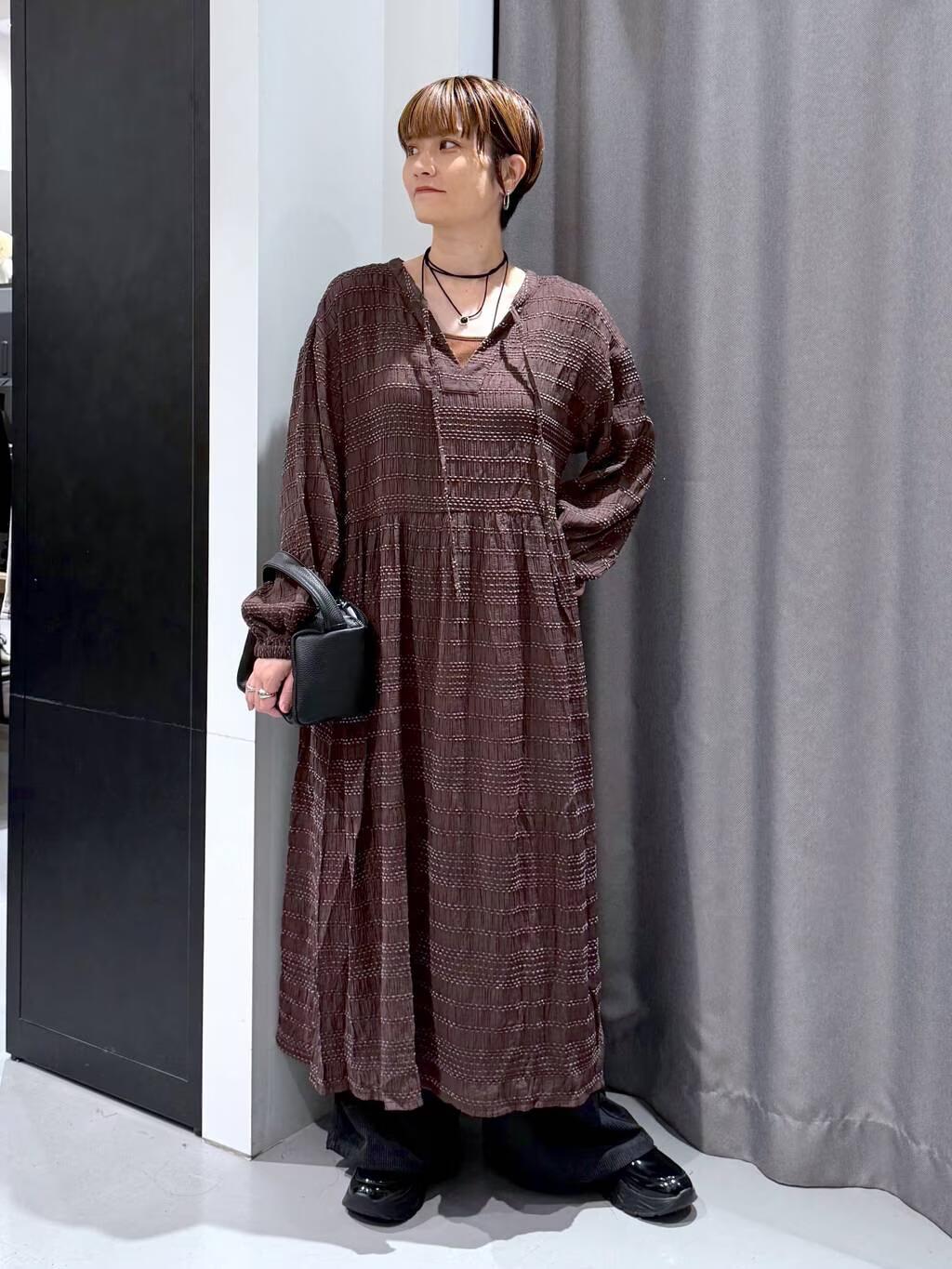 LAKOLEのモールストライプカフタンワンピースを使ったコーディネートを紹介します。｜Rakuten Fashion(楽天ファッション／旧楽天ブランドアベニュー)6266205