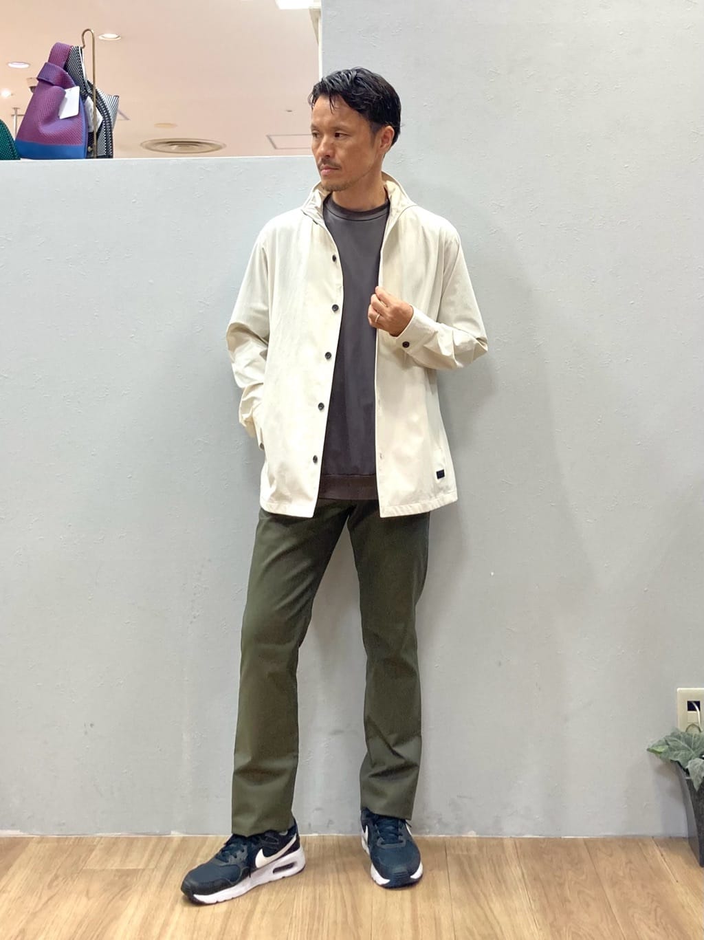 TAKEO KIKUCHIの【3D ナイロン ストレッチ】スタンドカラー シャツブルゾンを使ったコーディネートを紹介します。｜Rakuten Fashion(楽天ファッション／旧楽天ブランドアベニュー)6268499