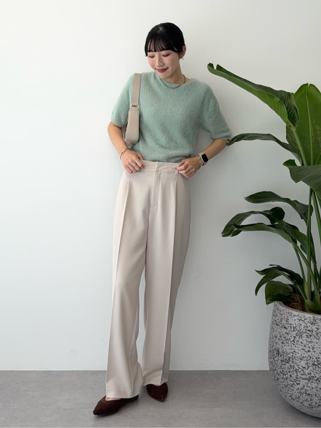 AMERICAN HOLICのフェザー半袖ニットプルオーバーを使ったコーディネートを紹介します。｜Rakuten Fashion(楽天ファッション／旧楽天ブランドアベニュー)6268668