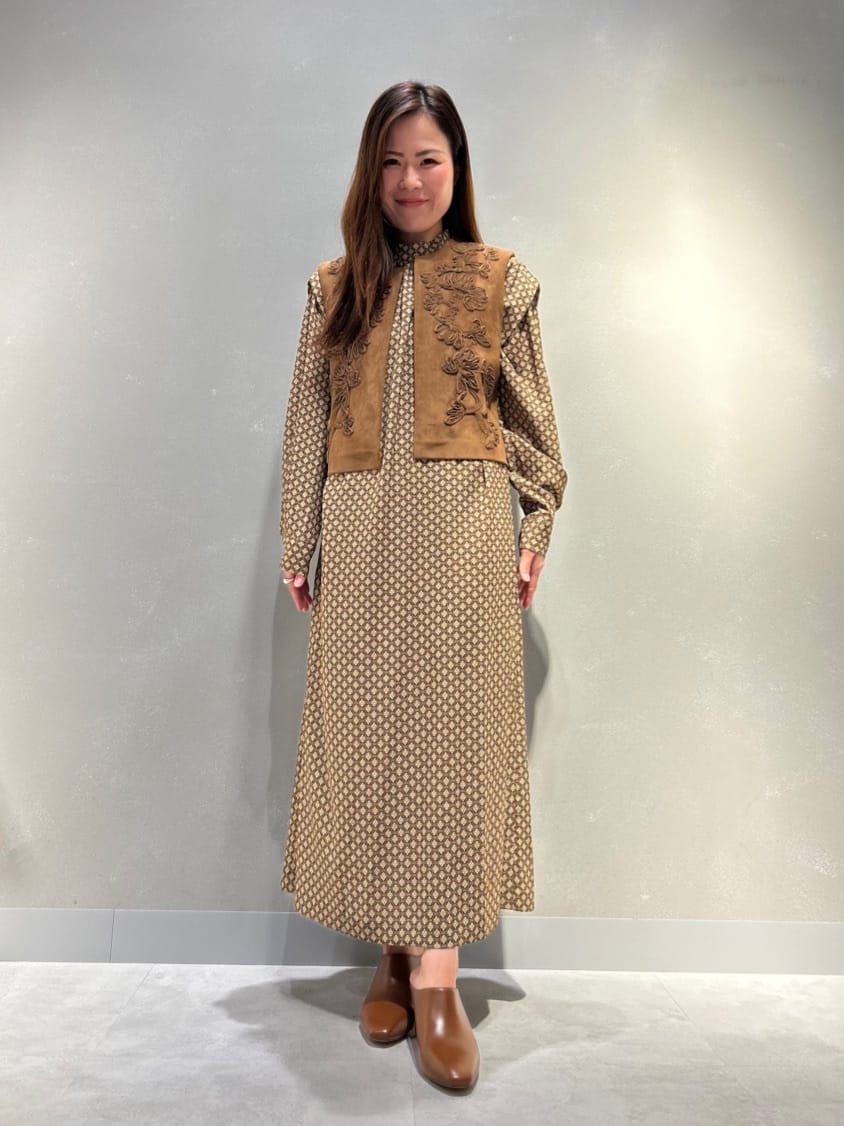 Vinのフェイクスウェード刺繍ベストを使ったコーディネートを紹介します。｜Rakuten Fashion(楽天ファッション／旧楽天ブランドアベニュー)6267766