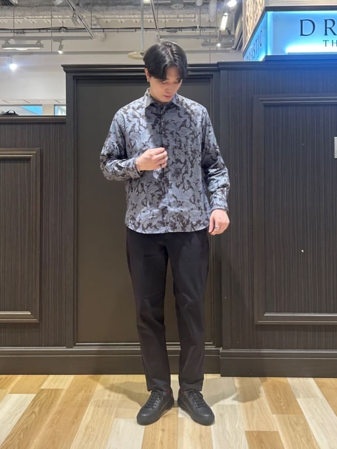 TAKEO KIKUCHIの【LIMITED】フラワープリント長袖シャツを使ったコーディネートを紹介します。｜Rakuten Fashion(楽天ファッション／旧楽天ブランドアベニュー)6269273