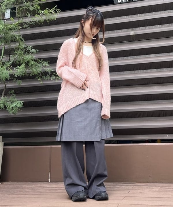 BEAMS HEARTのシアー Vネック ニットを使ったコーディネートを紹介します。｜Rakuten Fashion(楽天ファッション／旧楽天ブランドアベニュー)6270721
